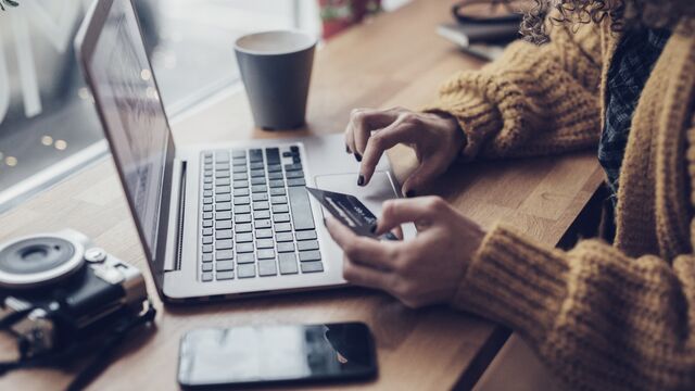 Online shopping from cafe - Small